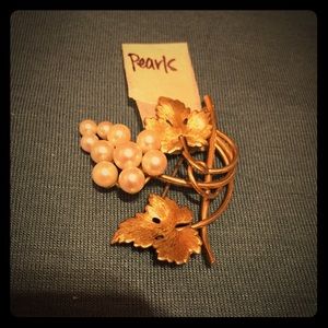Vintage, pearl brooch